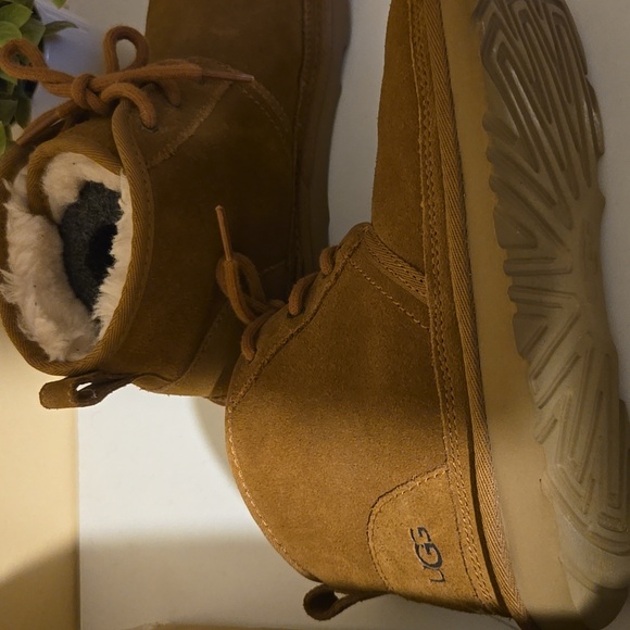 Authentic Uggs. - Picture 2 of 5